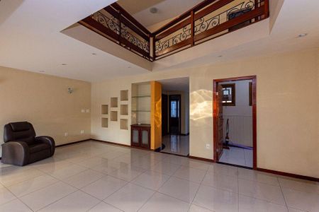 Casa à venda com 4 quartos, 289m² em Camboinhas, Niterói