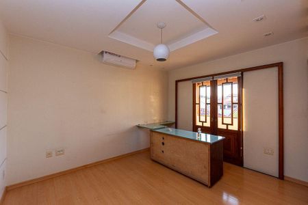 Casa à venda com 4 quartos, 289m² em Camboinhas, Niterói