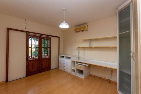 Casa à venda com 4 quartos, 289m² em Camboinhas, Niterói