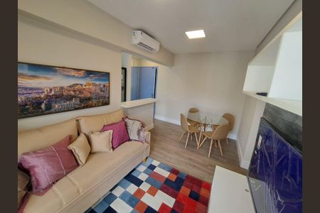 Sala de apartamento para alugar com 2 quartos, 52m² em Umuarama, Osasco