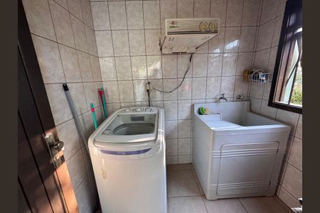 Casa à venda com 178m², 3 quartos e 2 vagas Casa à venda com 178m², 3 quartos e 2 vagasÁrea de Serviço