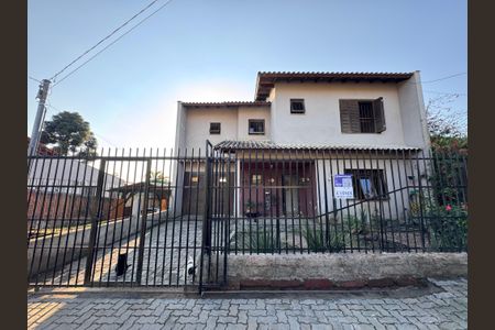 Casa à venda com 178m², 3 quartos e 2 vagas Casa à venda com 178m², 3 quartos e 2 vagasFachada