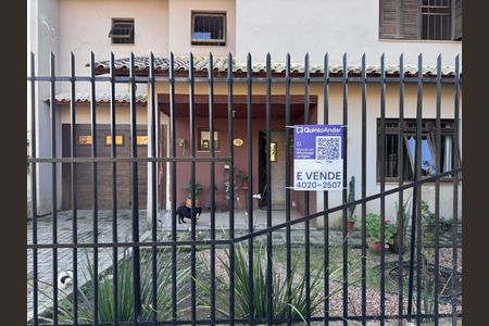 Casa à venda com 178m², 3 quartos e 2 vagas Casa à venda com 178m², 3 quartos e 2 vagasPlaquinha