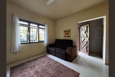 Casa à venda com 178m², 3 quartos e 2 vagas Casa à venda com 178m², 3 quartos e 2 vagasSala