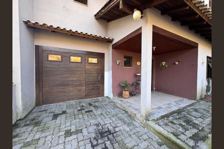 Casa à venda com 178m², 3 quartos e 2 vagas Casa à venda com 178m², 3 quartos e 2 vagasÁrea comum