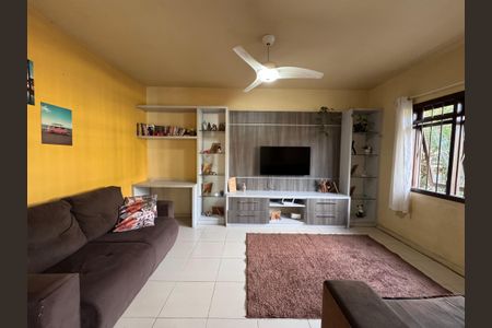 Casa à venda com 178m², 3 quartos e 2 vagas Casa à venda com 178m², 3 quartos e 2 vagasSala