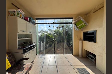 Casa à venda com 178m², 3 quartos e 2 vagas Casa à venda com 178m², 3 quartos e 2 vagasÁrea de Serviço