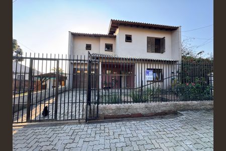 Casa à venda com 178m², 3 quartos e 2 vagas Casa à venda com 178m², 3 quartos e 2 vagasPlaquinha