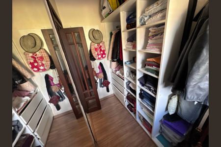 Casa à venda com 178m², 3 quartos e 2 vagas Casa à venda com 178m², 3 quartos e 2 vagasCloset Suíte