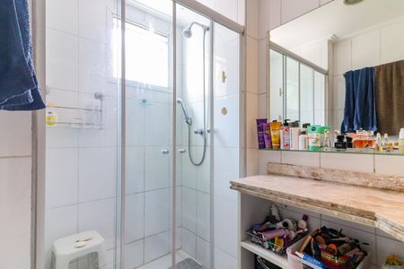 Apartamento à venda com 145m², 4 quartos e 3 vagas Apartamento à venda com 145m², 4 quartos e 3 vagasBanheiro da Suíte 1