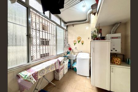 Apartamento à venda com 130m², 3 quartos e 2 vagas Apartamento à venda com 130m², 3 quartos e 2 vagasÁrea de serviço