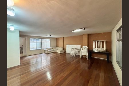 Apartamento à venda com 130m², 3 quartos e 2 vagas Apartamento à venda com 130m², 3 quartos e 2 vagasÁrea comum - salão de festas