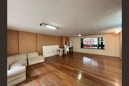 Apartamento à venda com 130m², 3 quartos e 2 vagas Apartamento à venda com 130m², 3 quartos e 2 vagasÁrea comum - salão de festas