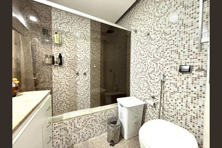 Apartamento à venda com 130m², 3 quartos e 2 vagas Apartamento à venda com 130m², 3 quartos e 2 vagasBanheiro da Suíte