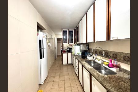 Apartamento à venda com 130m², 3 quartos e 2 vagas Apartamento à venda com 130m², 3 quartos e 2 vagasCozinha