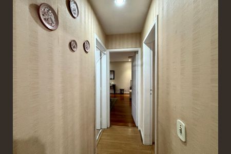 Apartamento à venda com 130m², 3 quartos e 2 vagas Apartamento à venda com 130m², 3 quartos e 2 vagasCorredor