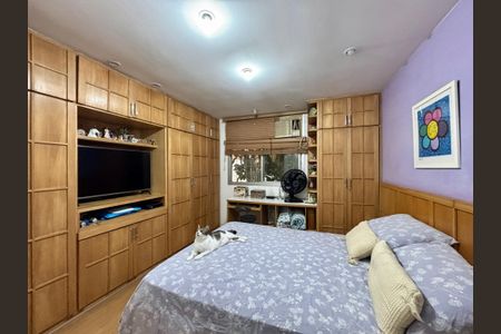 Apartamento à venda com 130m², 3 quartos e 2 vagas Apartamento à venda com 130m², 3 quartos e 2 vagasSuíte