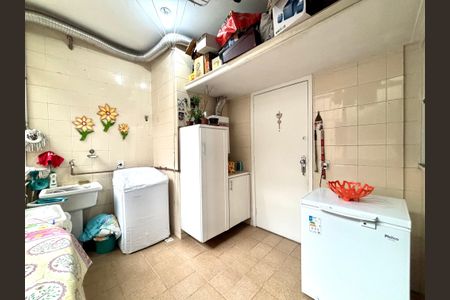 Apartamento à venda com 130m², 3 quartos e 2 vagas Apartamento à venda com 130m², 3 quartos e 2 vagasÁrea de serviço