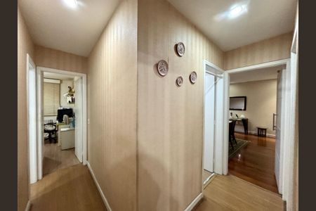 Apartamento à venda com 130m², 3 quartos e 2 vagas Apartamento à venda com 130m², 3 quartos e 2 vagasCorredor