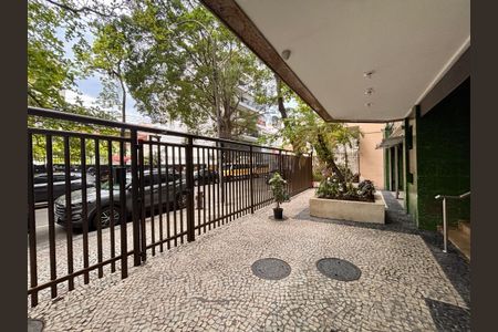 Apartamento à venda com 130m², 3 quartos e 2 vagas Apartamento à venda com 130m², 3 quartos e 2 vagasPortaria