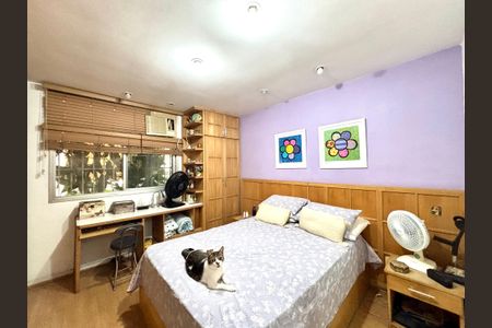 Apartamento à venda com 130m², 3 quartos e 2 vagas Apartamento à venda com 130m², 3 quartos e 2 vagasSuíte