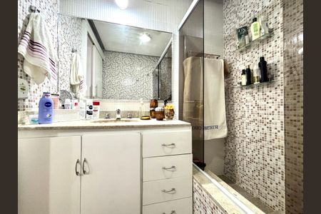 Apartamento à venda com 130m², 3 quartos e 2 vagas Apartamento à venda com 130m², 3 quartos e 2 vagasBanheiro da Suíte