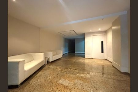 Apartamento à venda com 130m², 3 quartos e 2 vagas Apartamento à venda com 130m², 3 quartos e 2 vagasPortaria