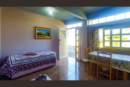 Sala de casa à venda com 1 quarto, 40m² em Vila Nova, Porto Alegre