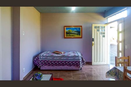 Sala de casa à venda com 1 quarto, 40m² em Vila Nova, Porto Alegre