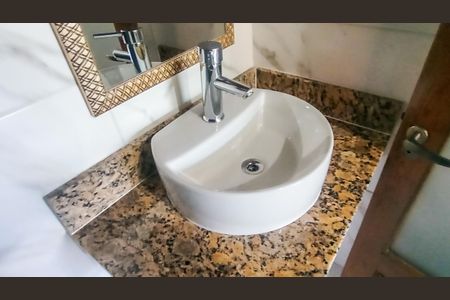 Banheiro de casa à venda com 1 quarto, 40m² em Vila Nova, Porto Alegre