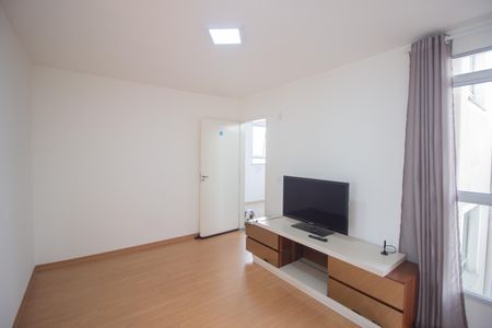 Sala de apartamento para alugar com 2 quartos, 51m² em Chácara Cotia, Contagem