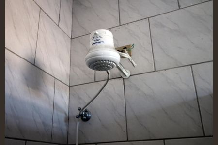 Banheiro de apartamento para alugar com 1 quarto, 36m² em Olaria, Rio de Janeiro