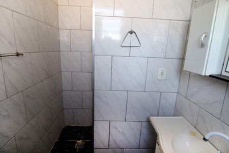 Banheiro de apartamento para alugar com 1 quarto, 36m² em Olaria, Rio de Janeiro