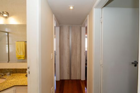 Corredor de apartamento à venda com 3 quartos, 161m² em Serra, Belo Horizonte