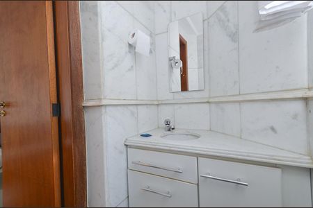 Lavabo de apartamento para alugar com 1 quarto, 45m² em Carmo, Belo Horizonte