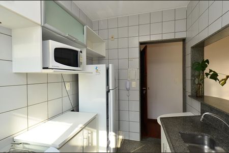 Cozinha de apartamento para alugar com 1 quarto, 45m² em Carmo, Belo Horizonte