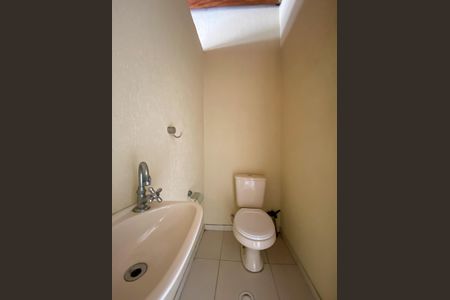 Casa para alugar com 120m², 3 quartos e 2 vagas Casa para alugar com 120m², 3 quartos e 2 vagasBanheiro Social