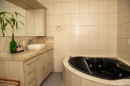 Casa para alugar com 120m², 3 quartos e 2 vagas Casa para alugar com 120m², 3 quartos e 2 vagasBanheiro da Suíte