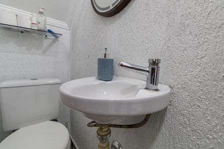 Casa à venda com 150m², 2 quartos e 4 vagas Casa à venda com 150m², 2 quartos e 4 vagasLavabo