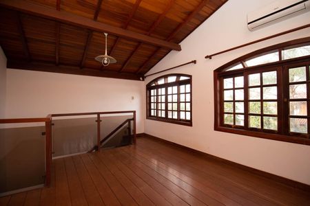 Casa de condomínio para alugar com 400m², 4 quartos e 6 vagasMezanino