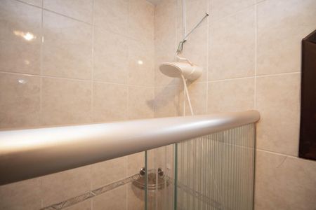 Casa de condomínio para alugar com 400m², 4 quartos e 6 vagasBanheiro Social