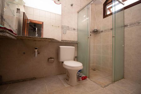 Casa de condomínio para alugar com 400m², 4 quartos e 6 vagasBanheiro da Suíte