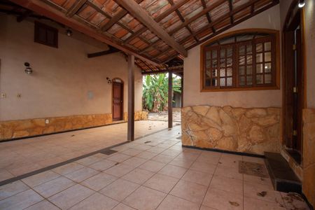 Casa de condomínio para alugar com 400m², 4 quartos e 6 vagasGaragem