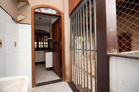 Casa de condomínio para alugar com 400m², 4 quartos e 6 vagasÁrea de Serviço