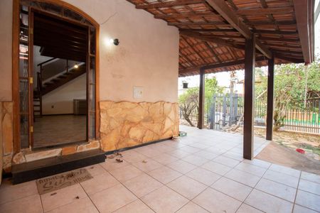 Casa de condomínio para alugar com 400m², 4 quartos e 6 vagasGaragem