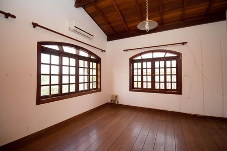 Casa de condomínio para alugar com 400m², 4 quartos e 6 vagasMezanino