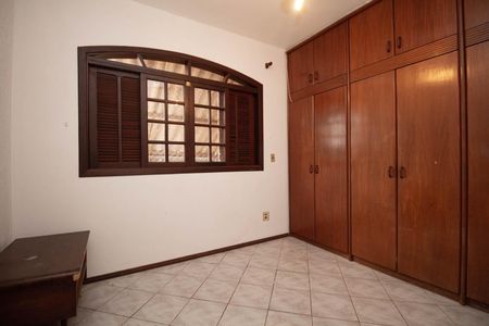 Casa de condomínio para alugar com 400m², 4 quartos e 6 vagasQuarto 1