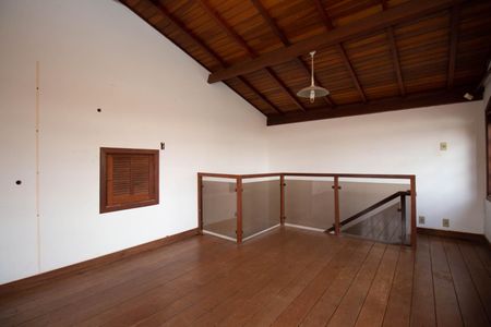 Casa de condomínio para alugar com 400m², 4 quartos e 6 vagasMezanino