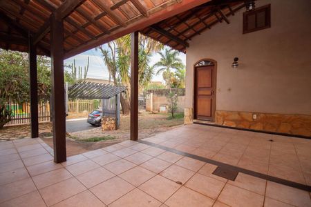 Casa de condomínio para alugar com 400m², 4 quartos e 6 vagasGaragem