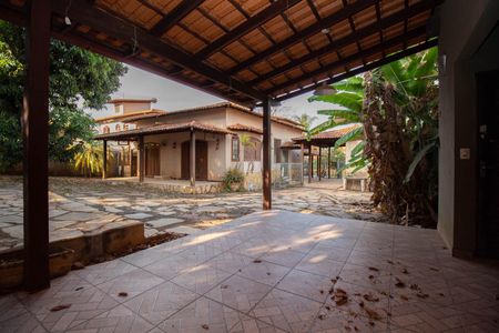 Casa de condomínio para alugar com 400m², 4 quartos e 6 vagasChurrasqueira